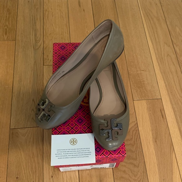 SOLD!! Pre-loved Tory Burch Lowell Flat - North Leather - Picture 1 of 8